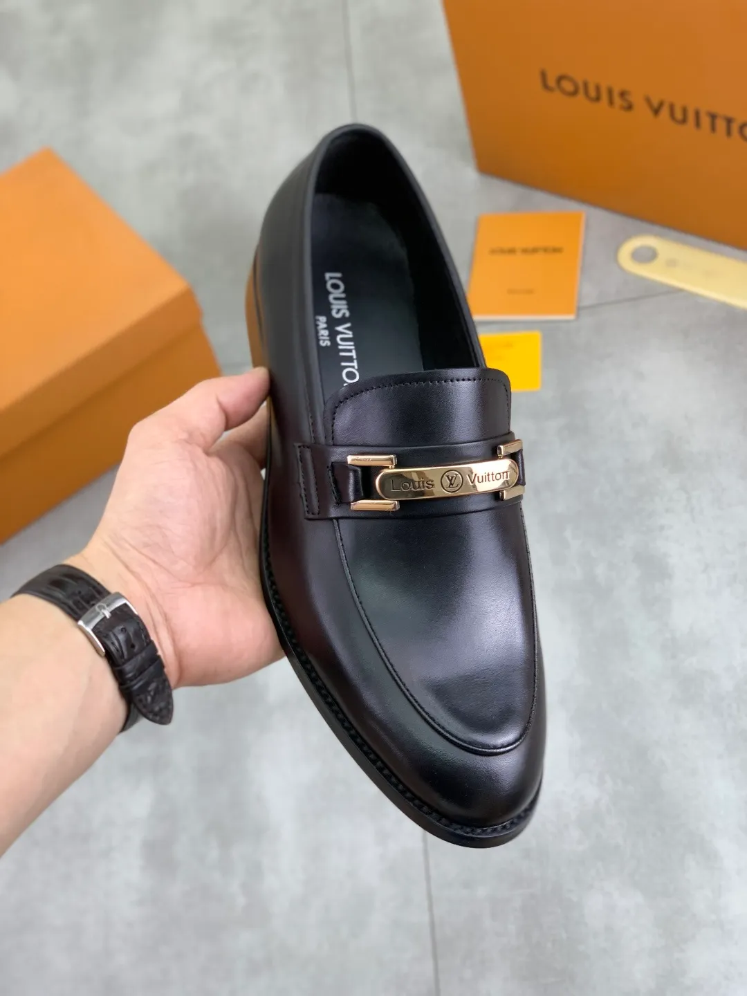 Men's Men's Shoes 💰P420 [New Style] 💰Yangli💎💎💎[Louis Vuitton] LV high-end men's formal business leather shoes, original order 1:1! Original imported calfskin, original metal buckle, imported sheepskin lining for feet, original outsole, men's shoe size: 39-45 (38.46 customized) black optional